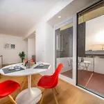 Guesthost - Cozy & Bright - With Balcony