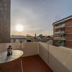 Guesthost - Cozy & Bright - With Balcony *