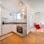 Guesthost - Cozy & Bright - With Balcony Lejlighed *