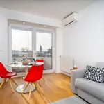 Guesthost - Cozy & Bright - With Balcony * Udine