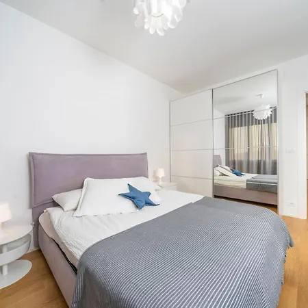 Guesthost - Cozy & Bright - With Balcony * Udine