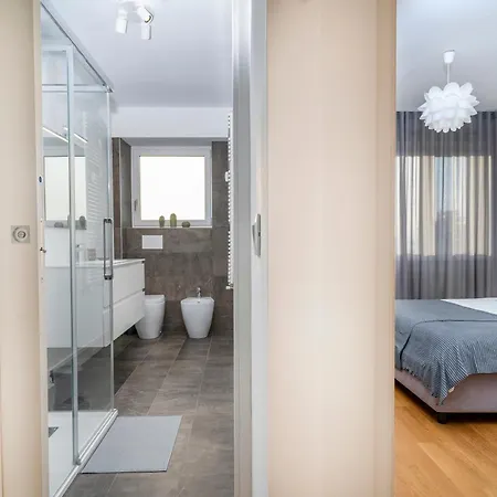 شقة Guesthost - Cozy & Bright - With Balcony