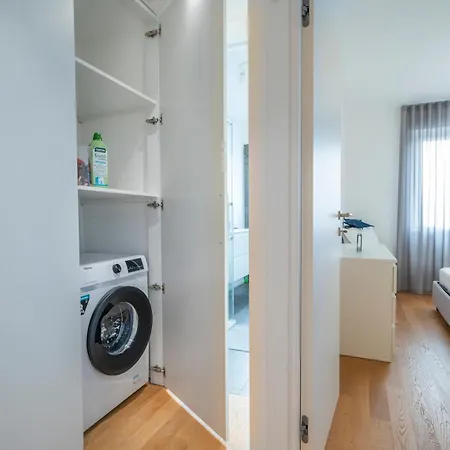 Guesthost - Cozy & Bright - With Balcony Udine