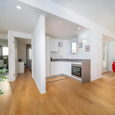 Appartement Guesthost - Cozy & Bright - With Balcony *