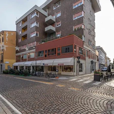 Guesthost - Cozy & Bright - With Balcony Udine